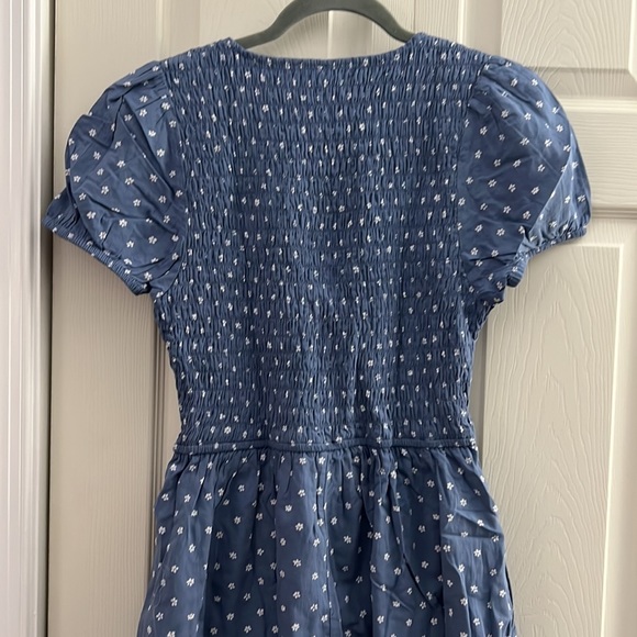 NWT American Eagle Blue and White Daisy Floral Tie Front Smocked Dress Sz Large - Picture 9 of 9